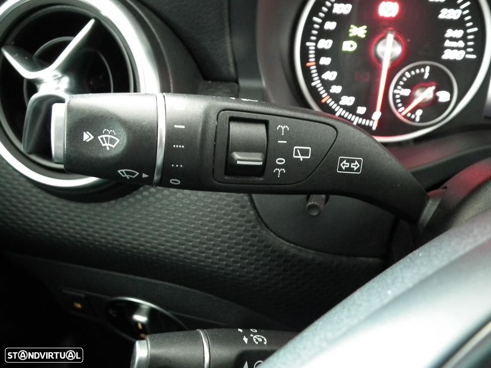 Mercedes-Benz A 180 d AMG Line - 28