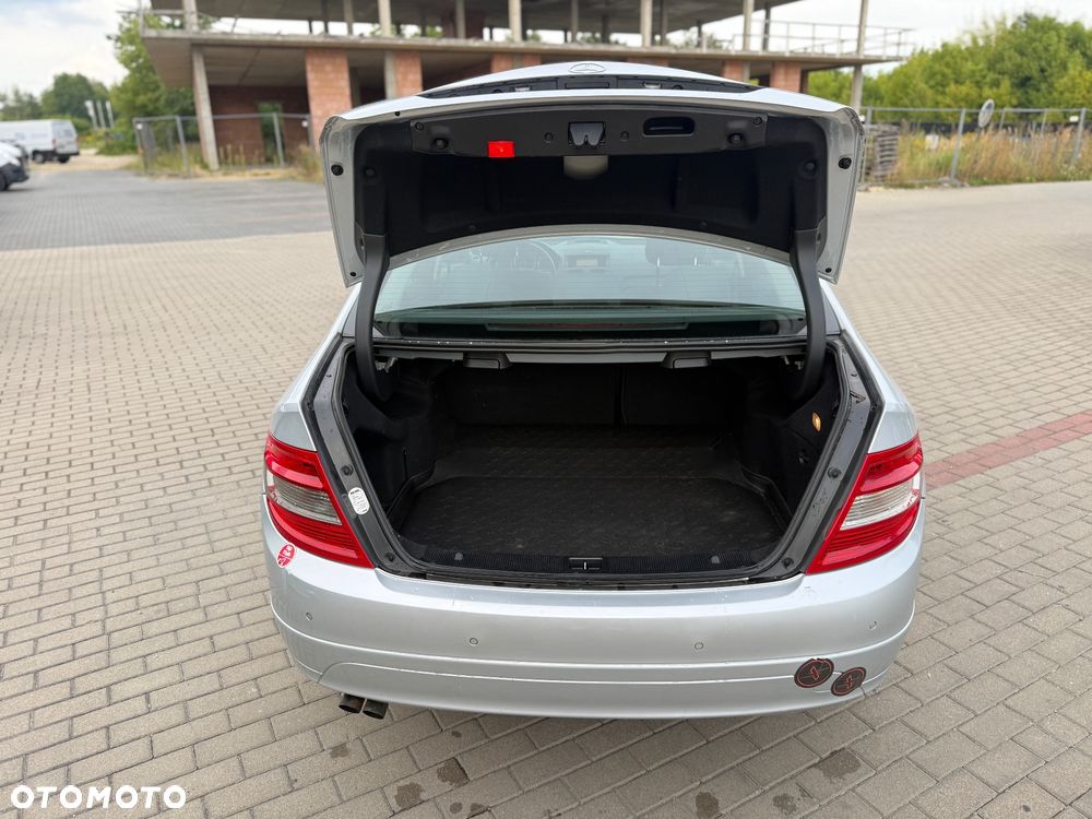 Mercedes-Benz Klasa C 200 CDI DPF Automatik Avantgarde - 23