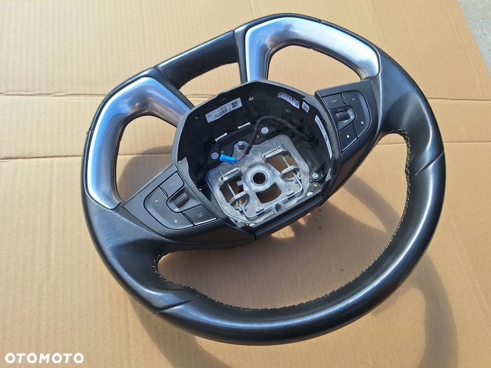 KIEROWNICA MULTIFUNKCYJNA DS5 - 2