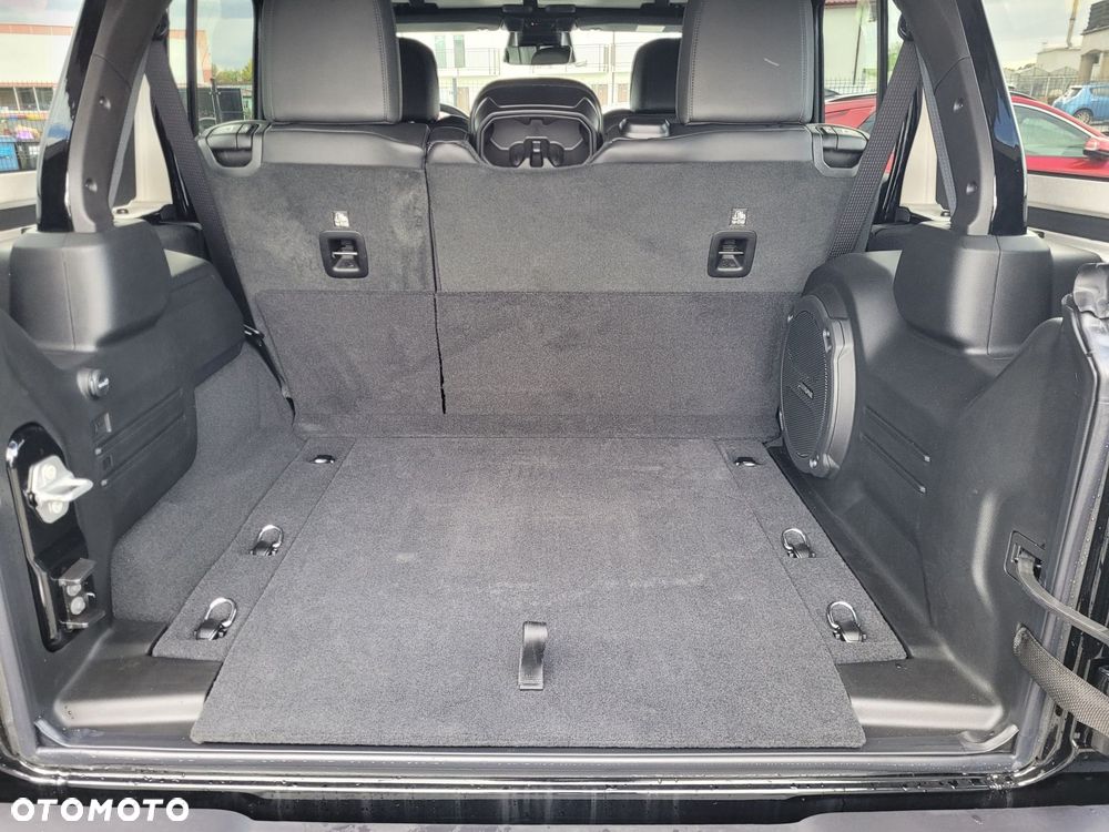 Jeep Wrangler - 12