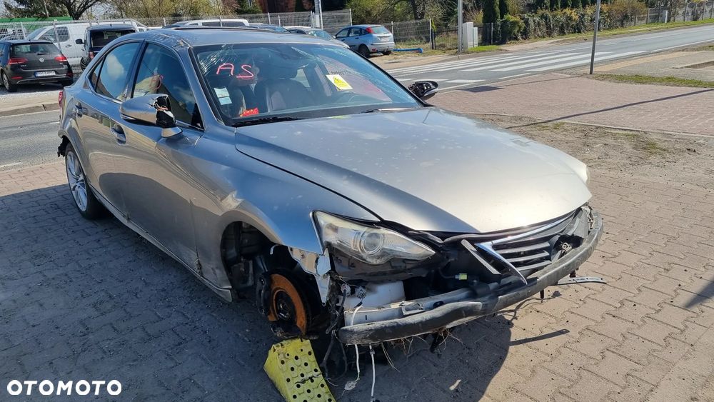 Lexus IS 300h Elegance - 8