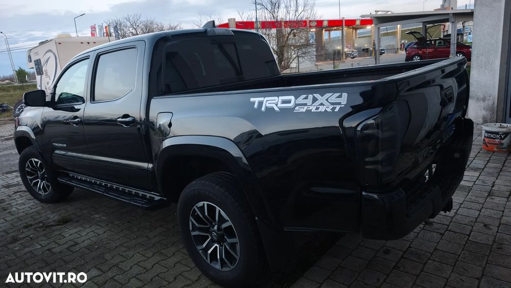 Toyota Tacoma - 2