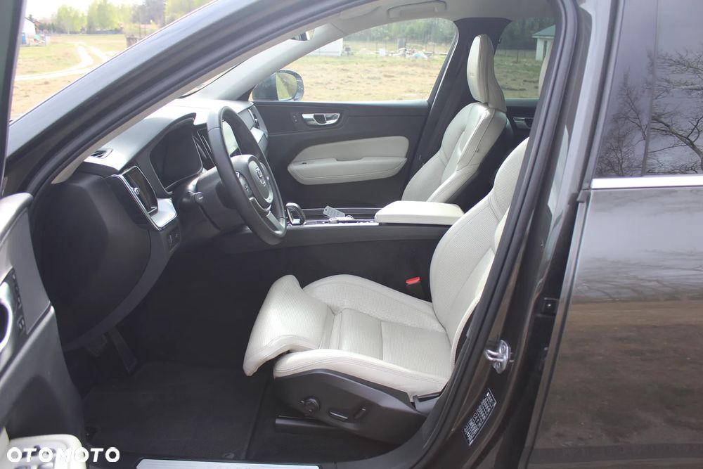 Volvo XC 60 B4 D AWD Geartronic Momentum Pro - 19