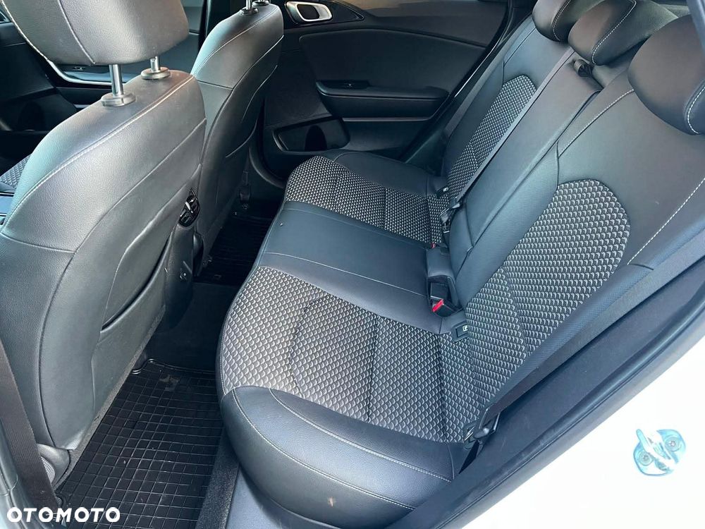 Kia Ceed 1.6 CRDi mHEV Business Line DCT - 15