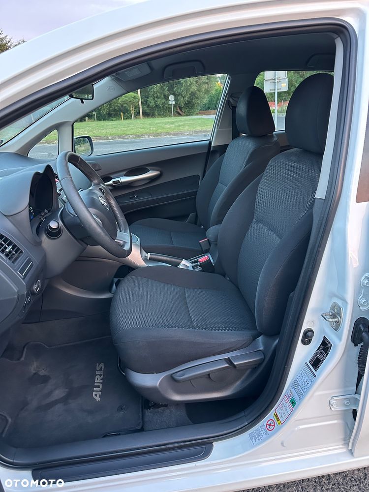 Toyota Auris Hybrid 135 Prestige - 17