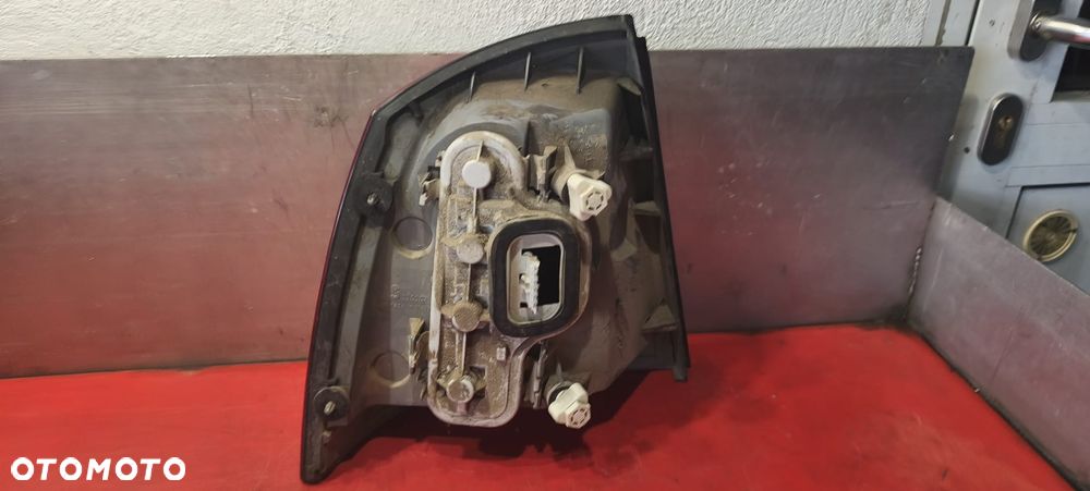 LAMPA PRAWA TYŁ TYLNA BMW 3 E46 KOMBI - 3