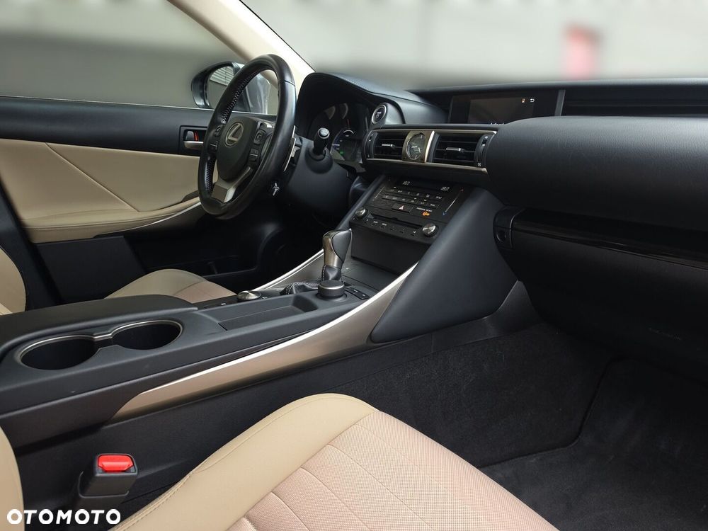 Lexus IS - 26