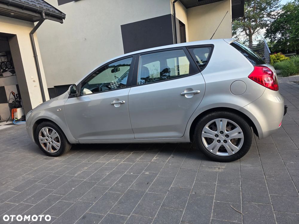 Kia Ceed - 12