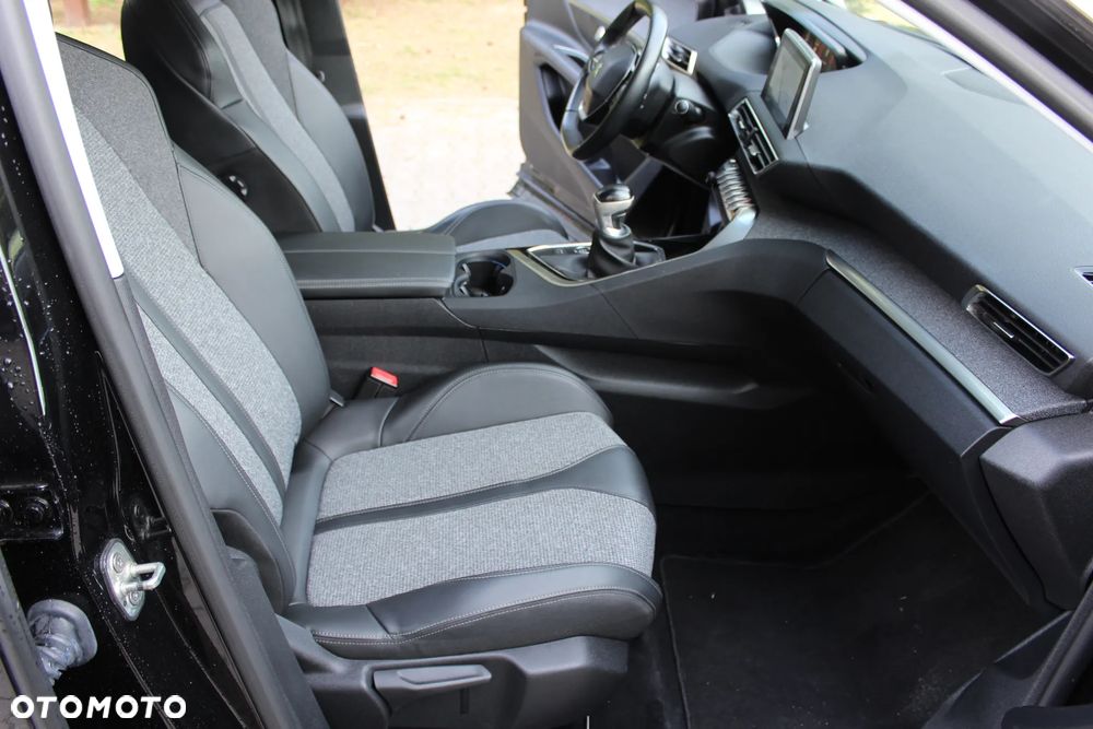 Peugeot 3008 1.2 PureTech Allure S&S - 26