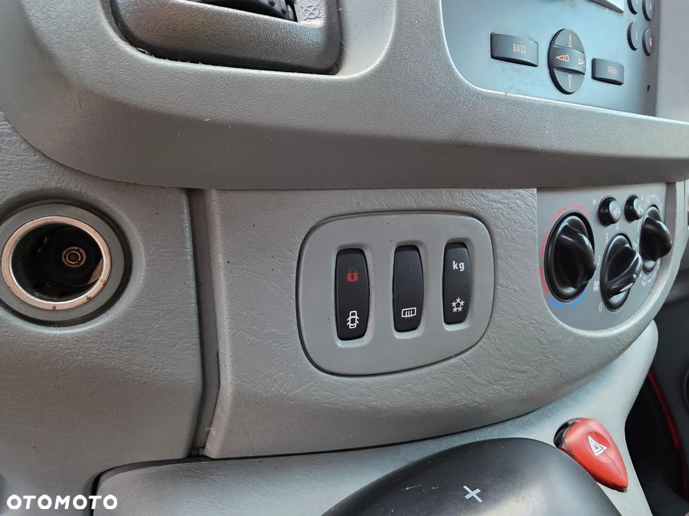 Opel Vivaro - 23