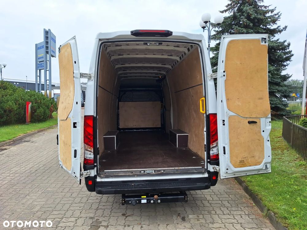 Iveco Daily 35S18 HiMatic furgon 16m blaszak automat FV23% MAXI 8HP - 6