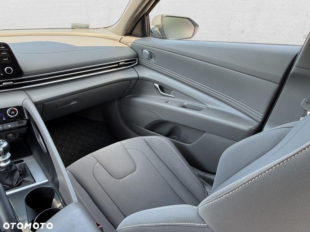 Hyundai Elantra 1.6 Smart - 15