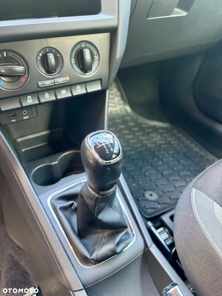 Skoda RAPID 1.2 TSI Ambition - 17