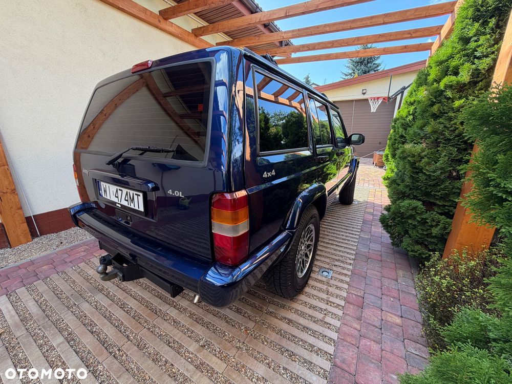Jeep Cherokee - 10