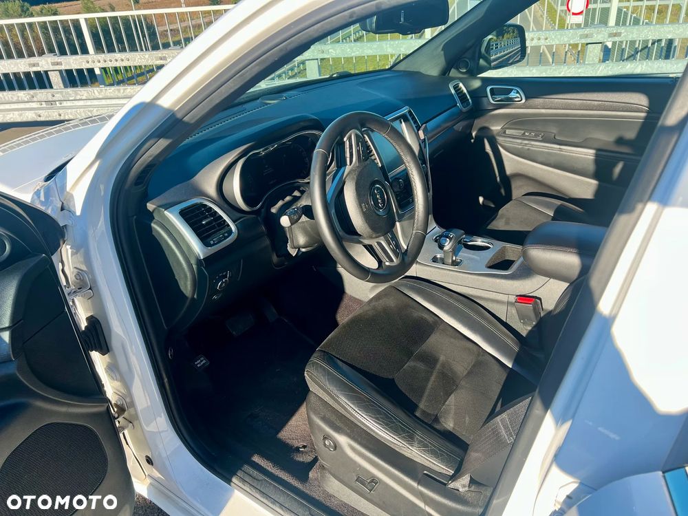 Jeep Grand Cherokee - 36