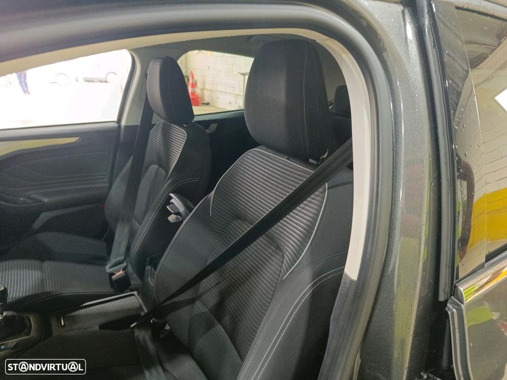 Ford Focus 1.0 EcoBoost MHEV Titanium - 5