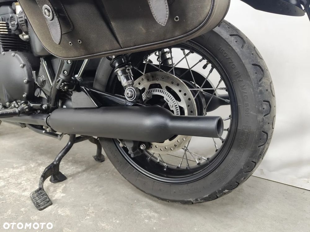 Triumph Bonneville - 22