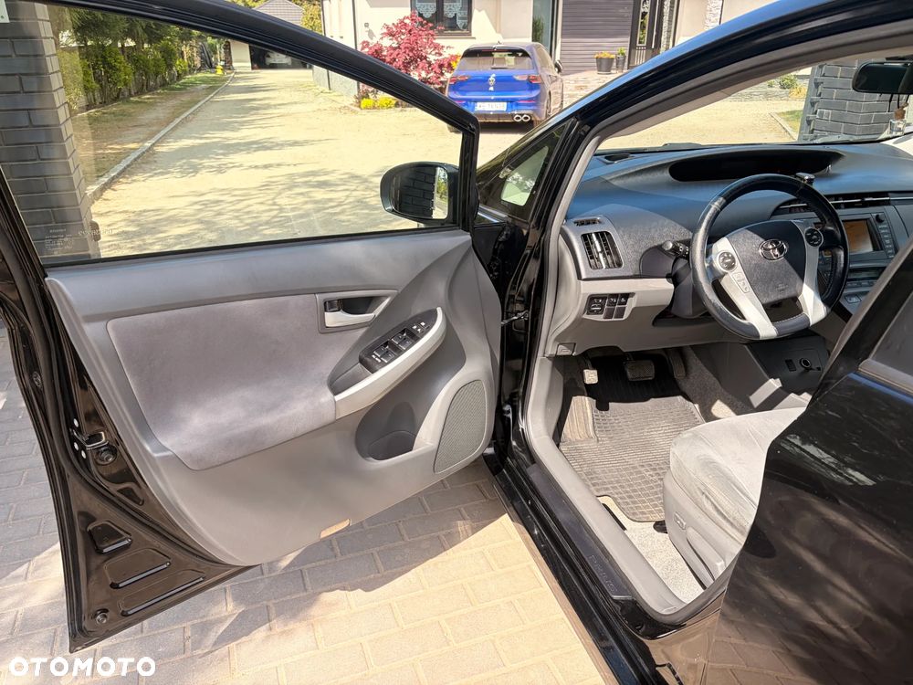 Toyota Prius 1.8 HSD Prestige - 11