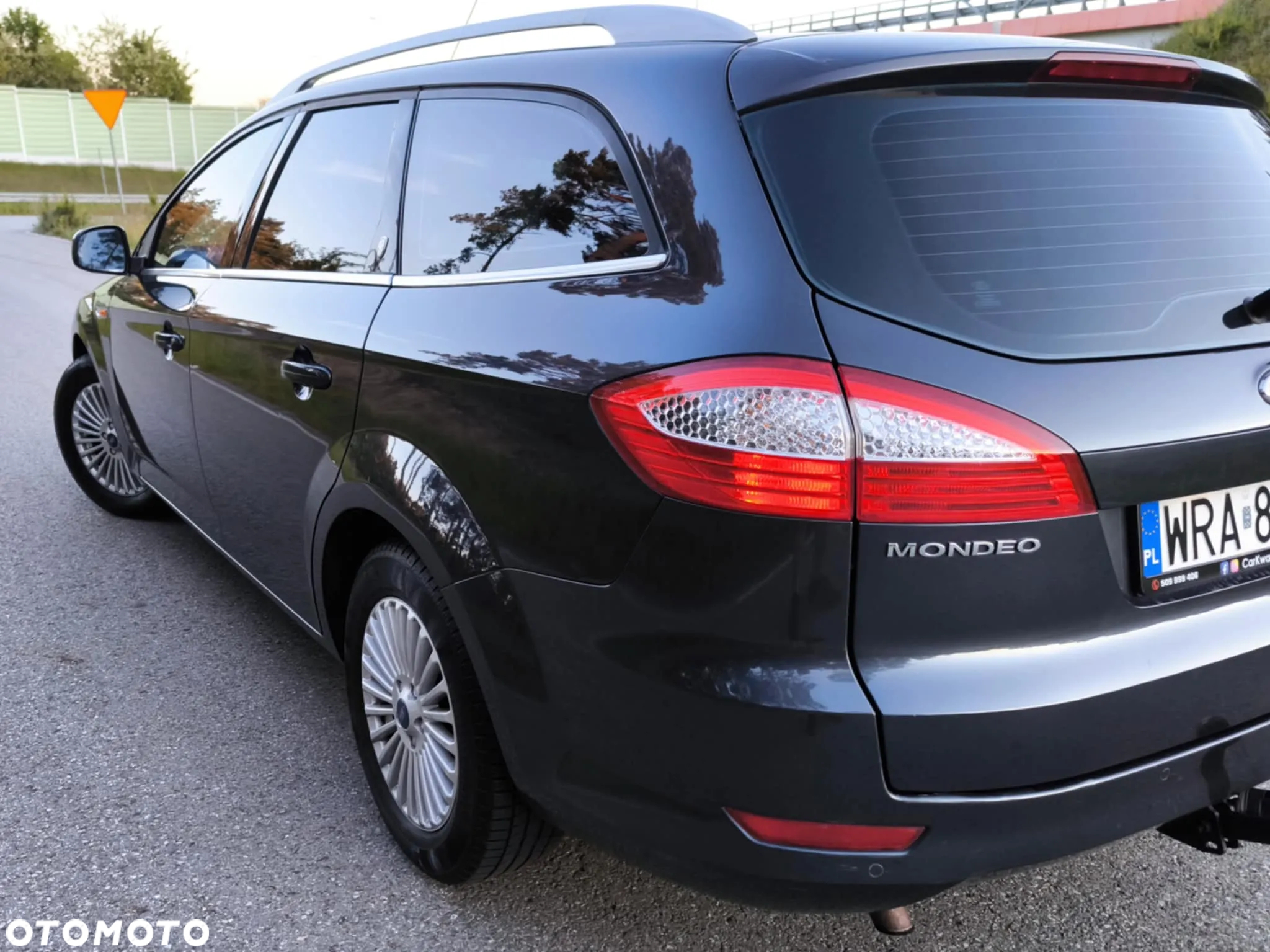 Ford Mondeo 2.0 FF Ghia - 12