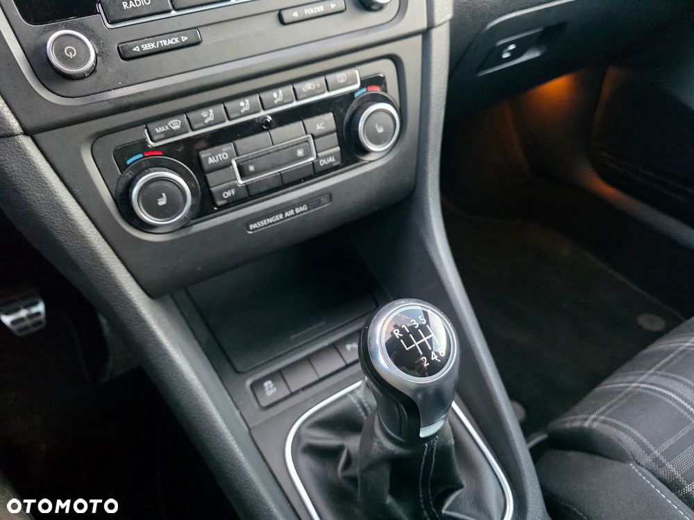 Volkswagen Golf - 22