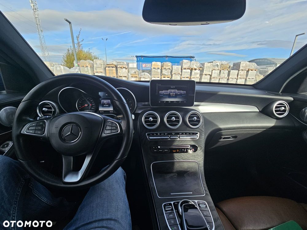 Mercedes-Benz GLC - 12