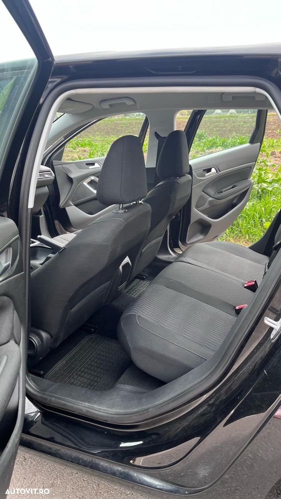 Peugeot 308 1.2 L PureTech Turbo Active - 5