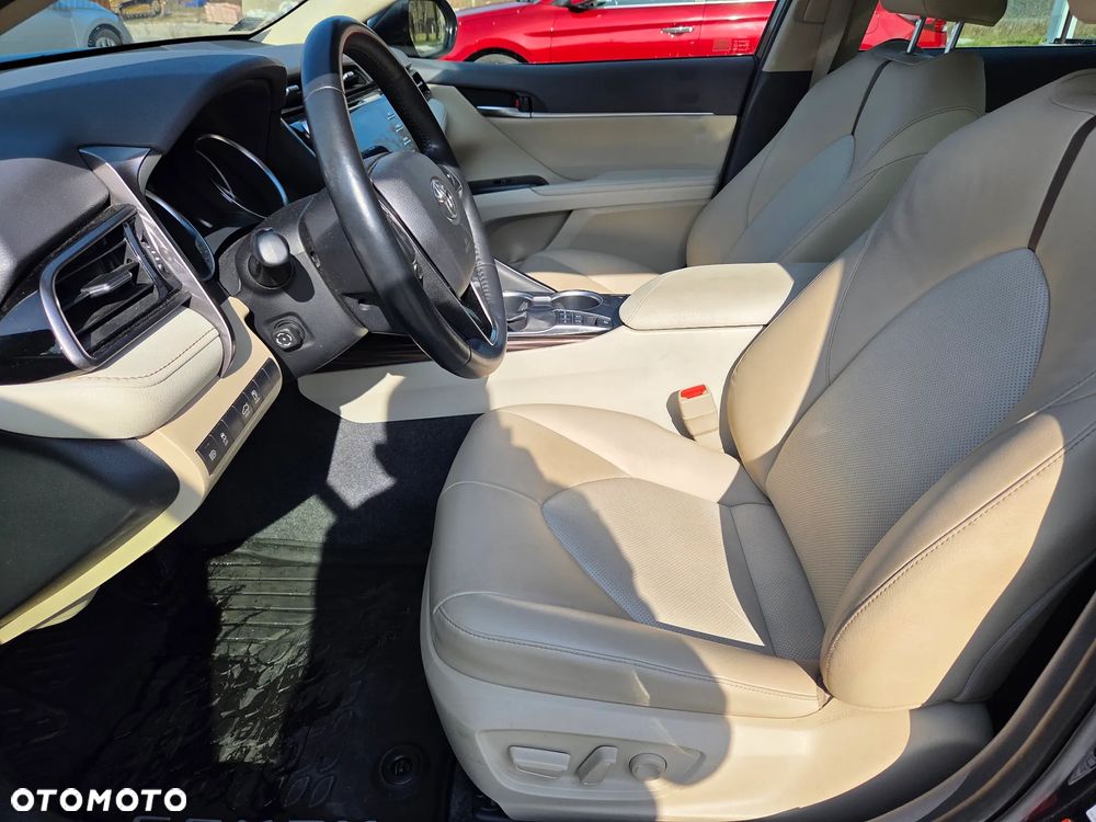 Toyota Camry 2.5 Hybrid Executive CVT - 10