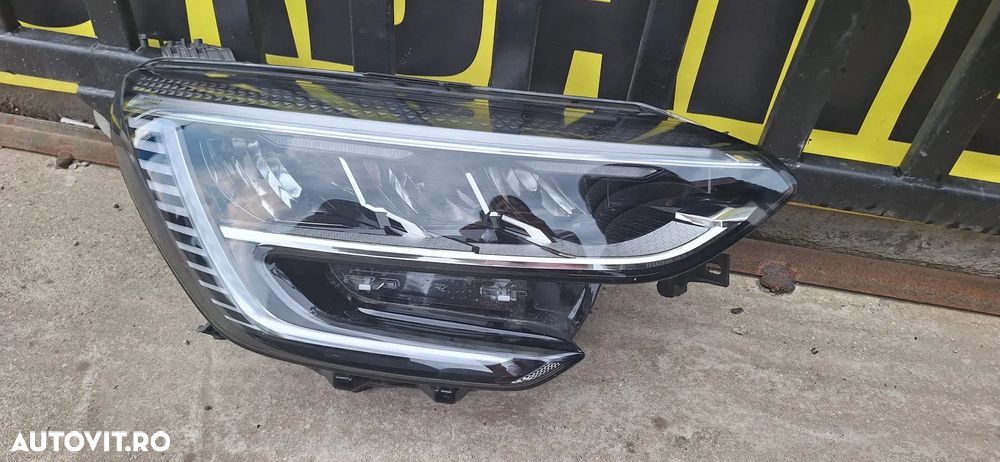 FAR DREAPTA RENAULT MEGANE 5 - 3