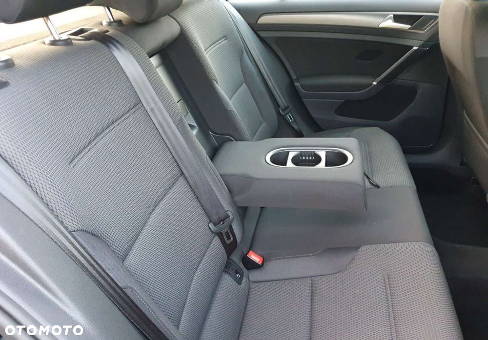 Volkswagen Golf - 24