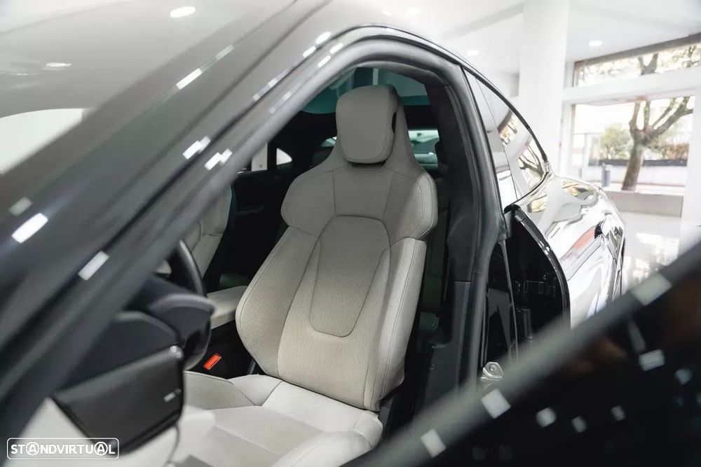 Porsche Taycan - 23