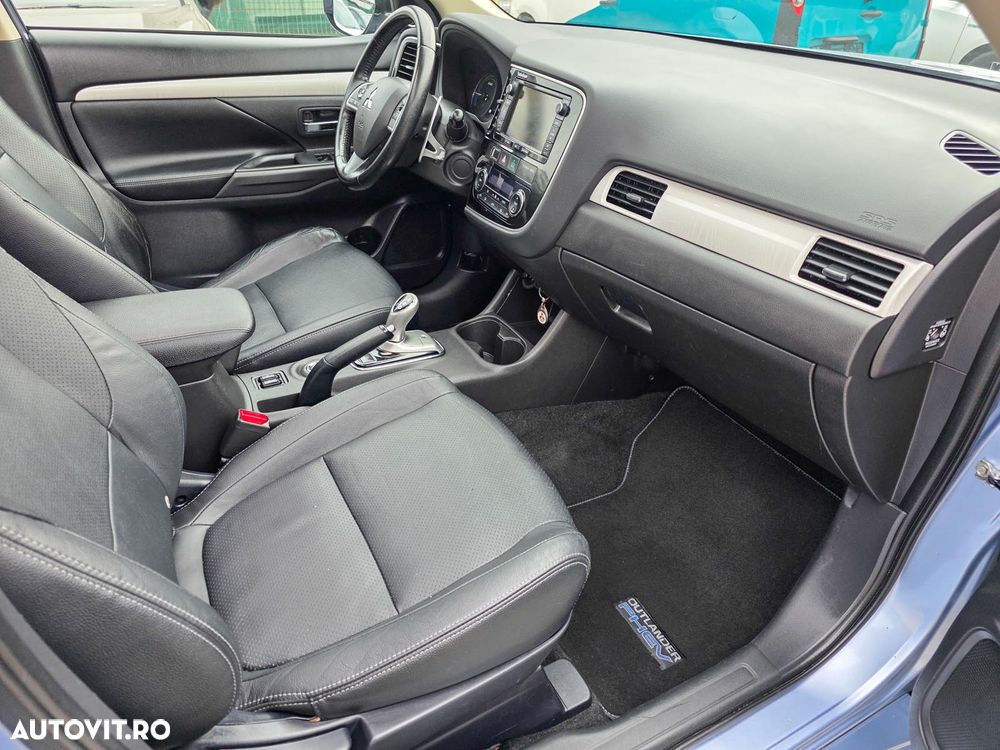 Mitsubishi Outlander 2.0 4WD Plus - 29