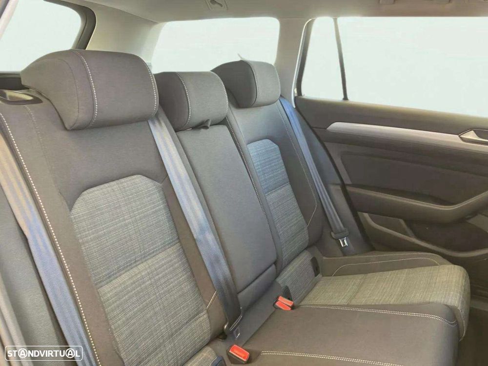 VW Passat Variant 2.0 TDi Business DSG - 14