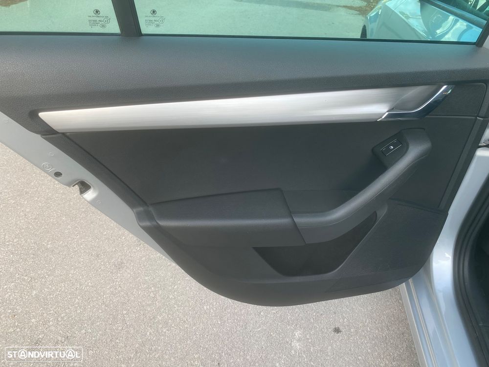 Skoda Octavia 1.6 TDI DSG Ambition - 15