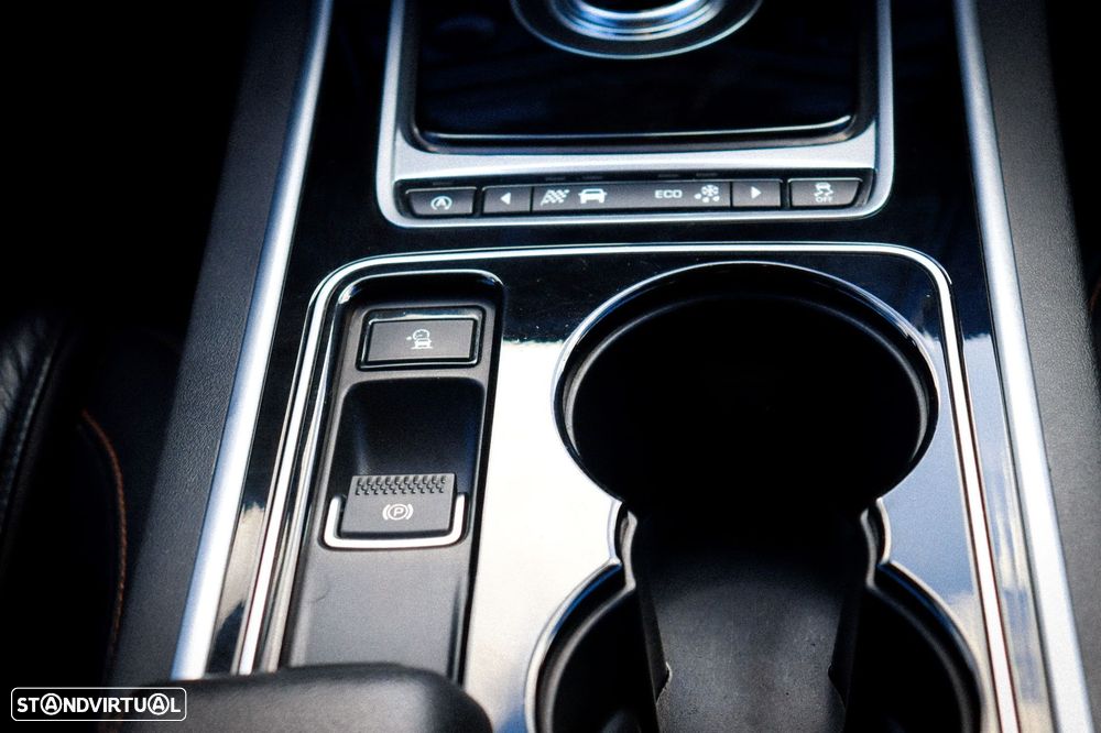 Jaguar XE 2.0 D Portfolio AWD Aut. - 7