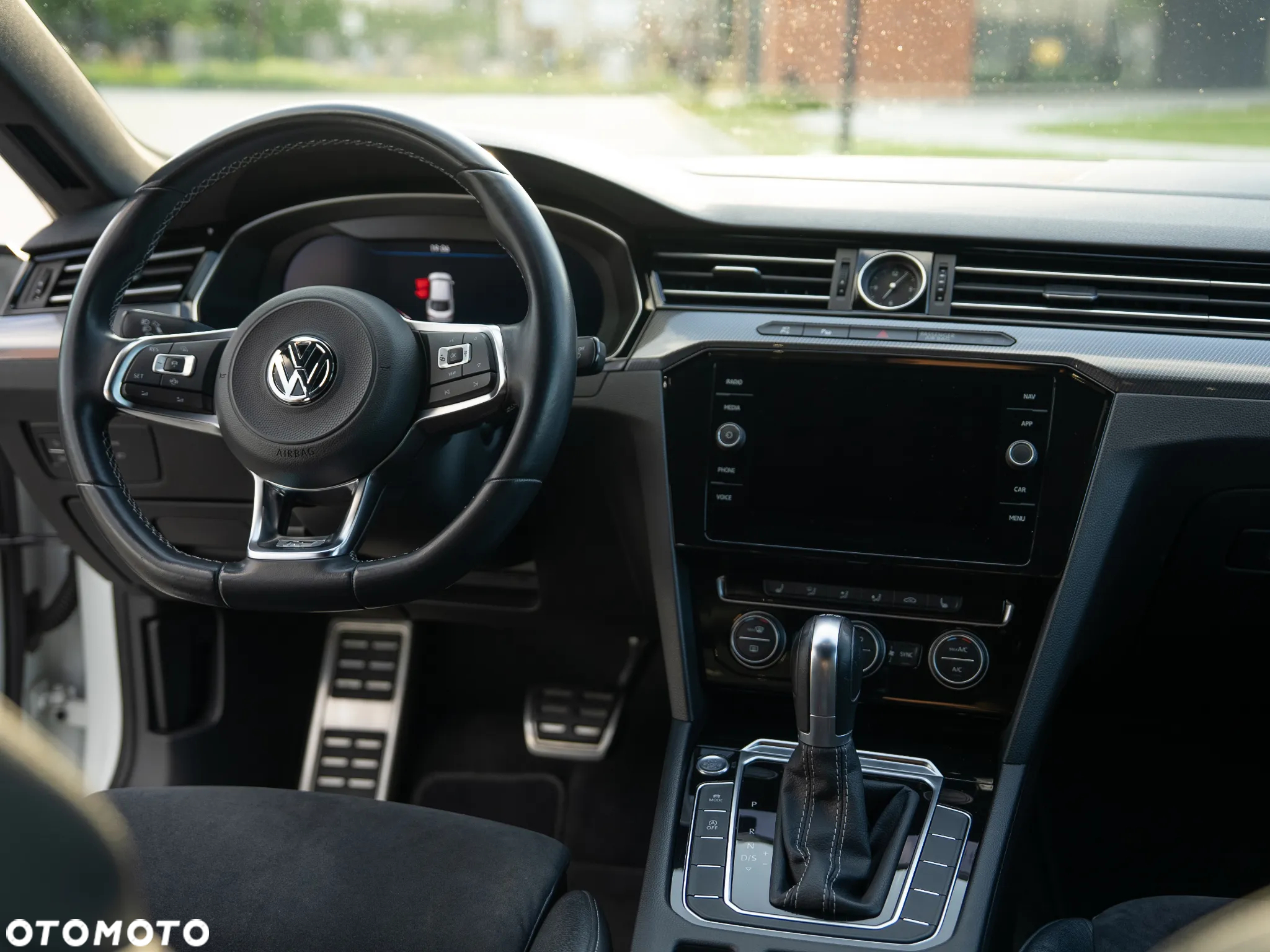 Volkswagen Arteon 2.0 TDI SCR R-Line DSG - 13