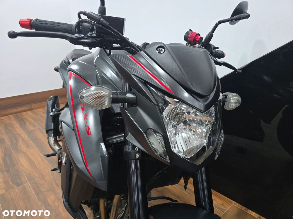 Suzuki GSX - 24