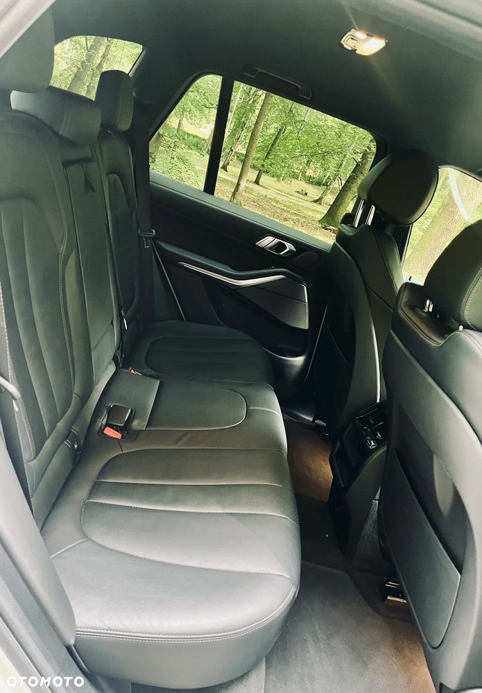 BMW X5 xDrive40d mHEV - 32