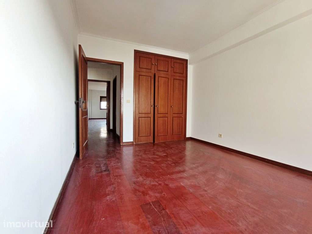 T3 com Vista Mar na Prestigiada Avenida da República - Grande imagem: 5/28