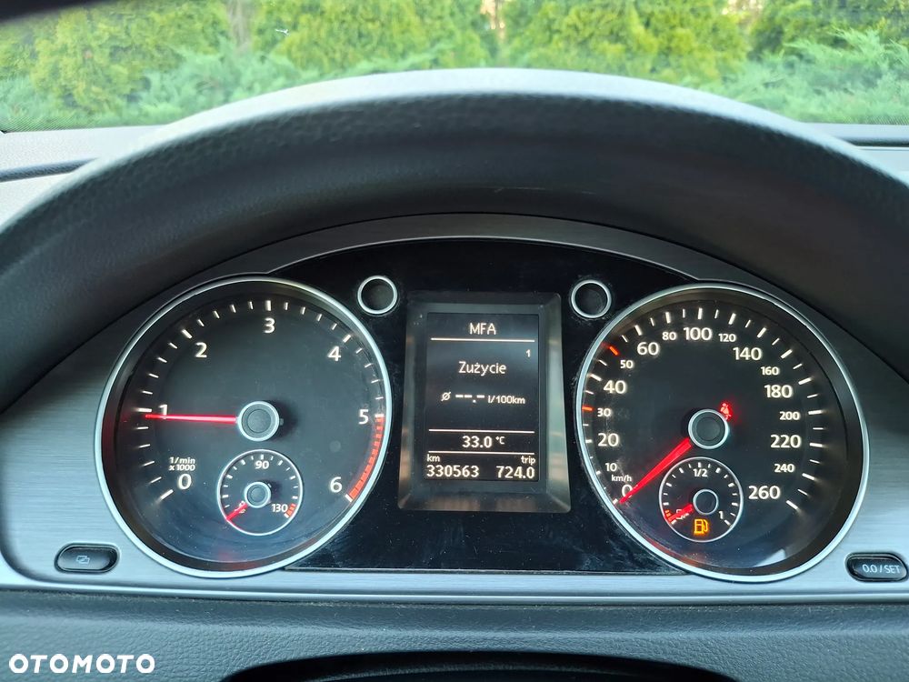 Volkswagen Passat - 16