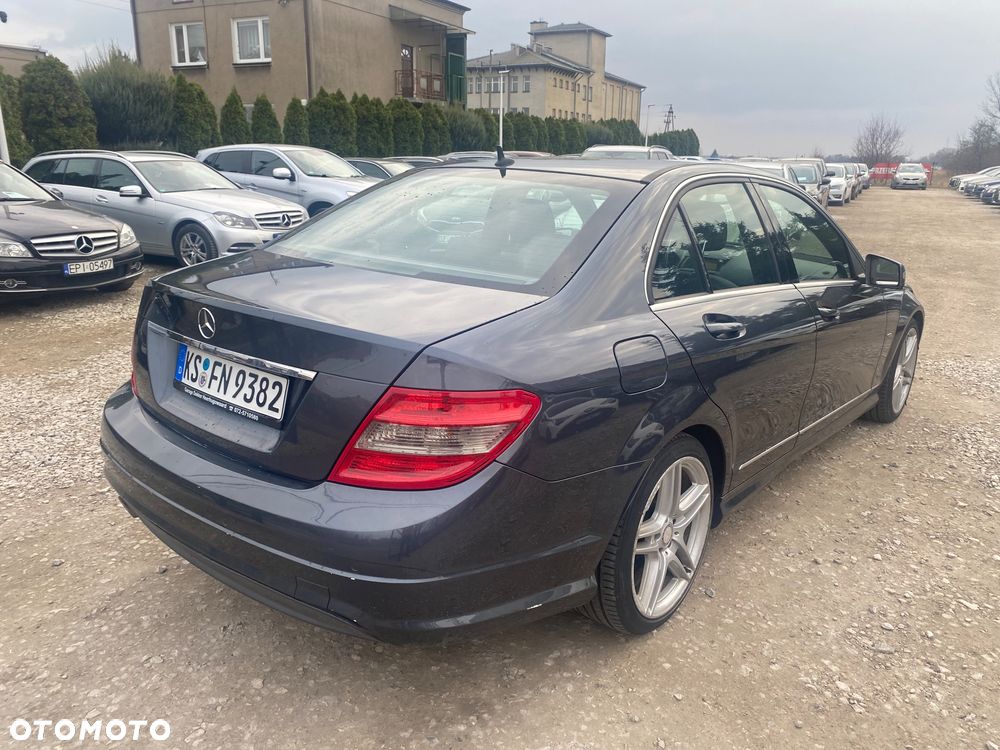 Mercedes-Benz Klasa C 180 CGI BlueEFFICIENCY Avantgarde - 12