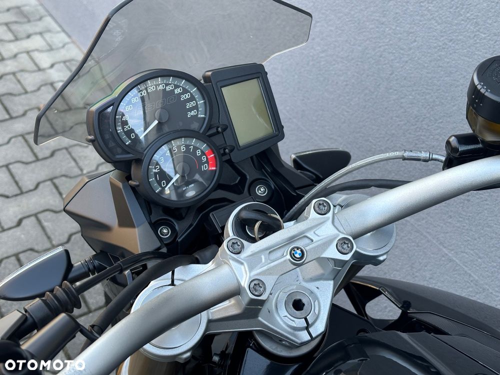 BMW F - 17