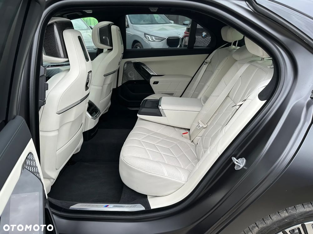BMW Seria 7 M760e PHEV xDrive Individual Edition sport - 7