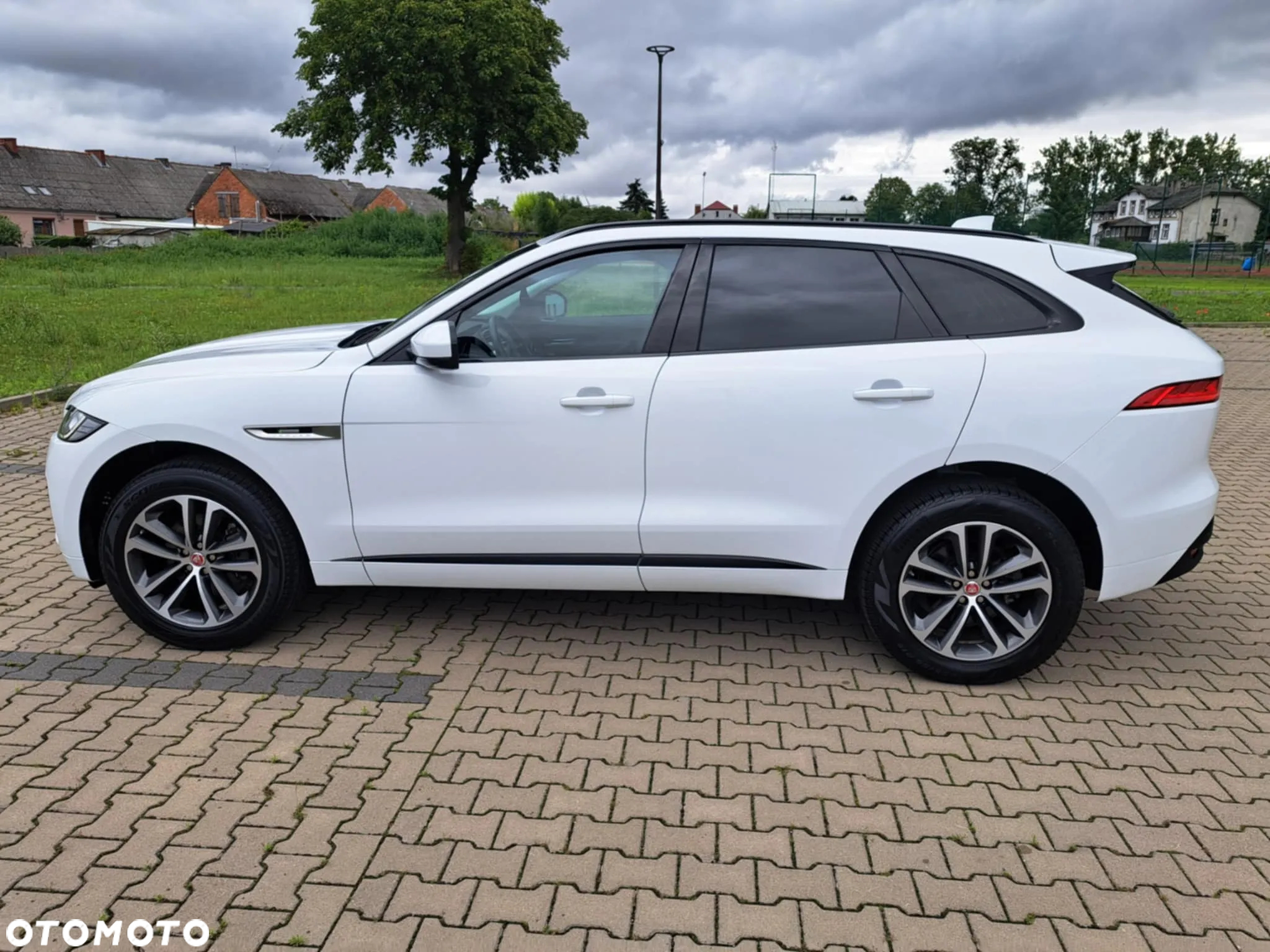 Jaguar F-Pace 20d AWD R-Sport - 8