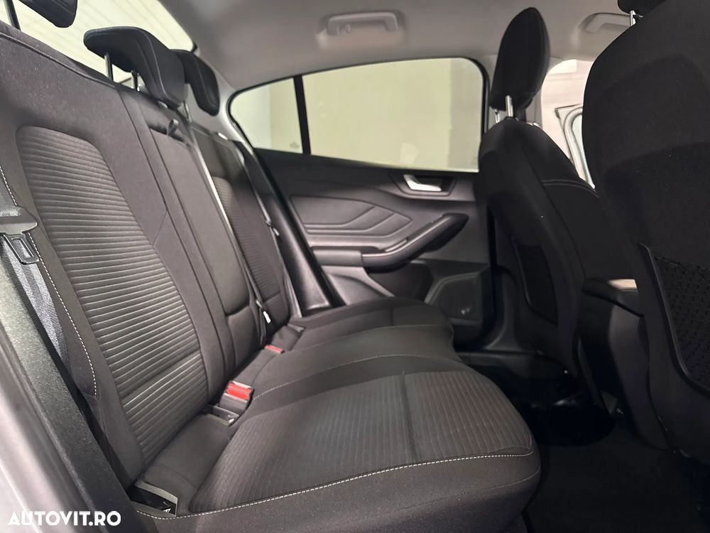 Ford Focus - 13