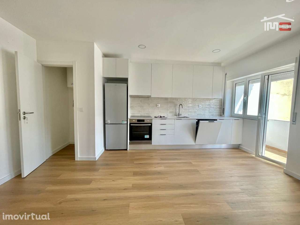 T1 Remodelado 2ºandar no Lavradio - Cozinha Equipada, Pereto de Com... - Grande imagem: 5/27