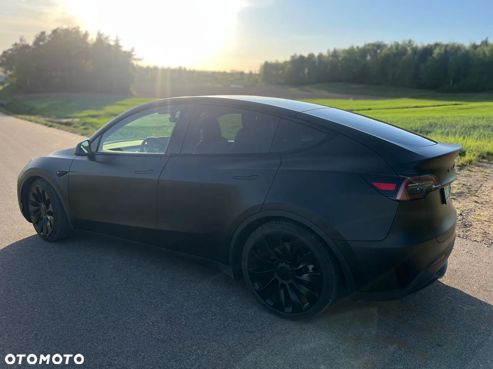 Tesla Model Y Long Range Dual Motor AWD - 4