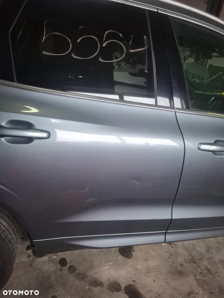 Volvo XC60 II Błotnik prawy przód kod lakieru 714 - 11