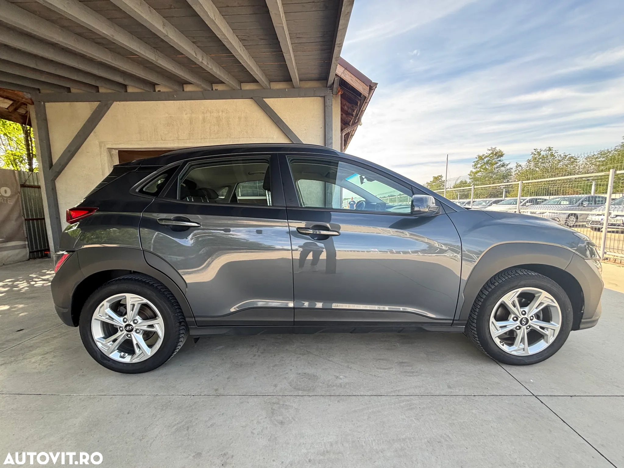 Hyundai KONA - 11