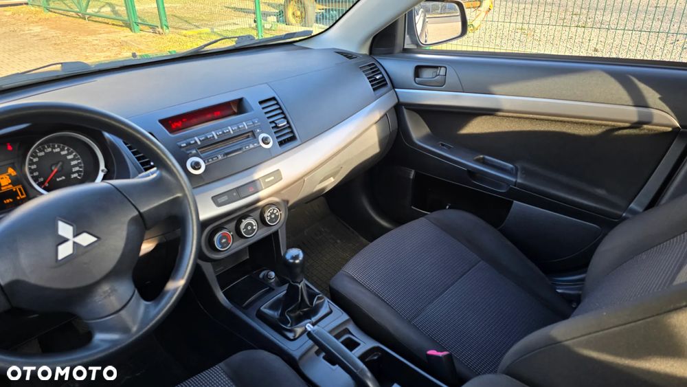 Mitsubishi Lancer 1.6 Invite - 4