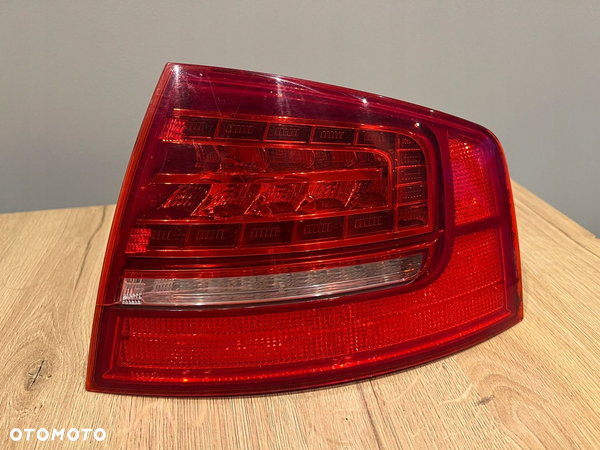 LAMPA PRAWA PRAWY TYŁ LED 4E0945096H AUDI A8 D3 II LIFT